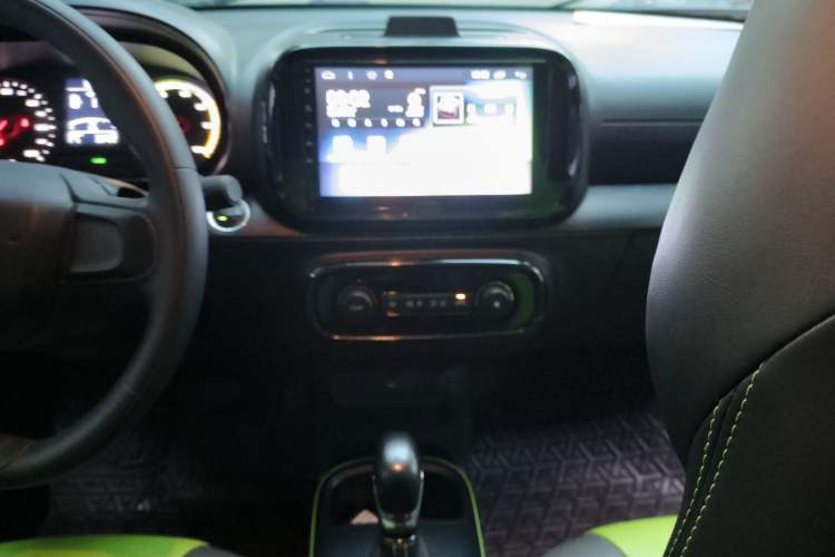 Used Roewe Clever 2021 302 km New Four-Seater Super-Efficient Version Audio And AC Panel