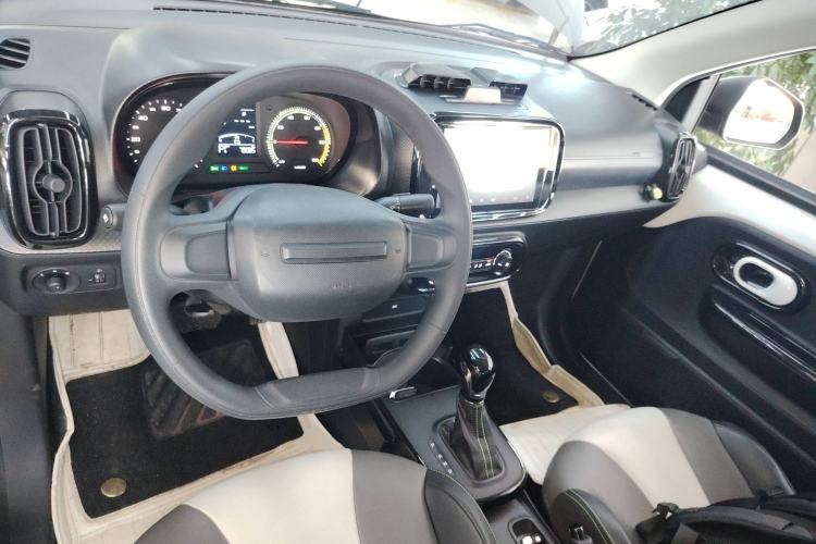 Used Roewe Clever 2021 302 km New Four-Seater Super-Efficient Version Center Console