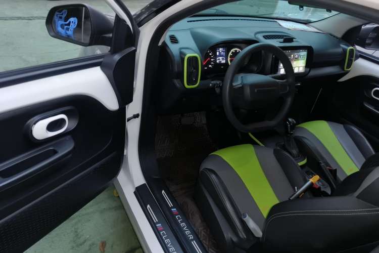 Used Roewe Clever 2021 302 km New Four-Seater Super-Efficient Version Driver Seat