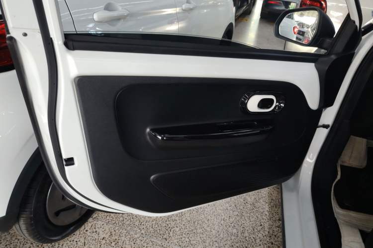 Used Roewe Clever 2021 302 km New Four-Seater Super-Efficient Version Left Front Door Interior