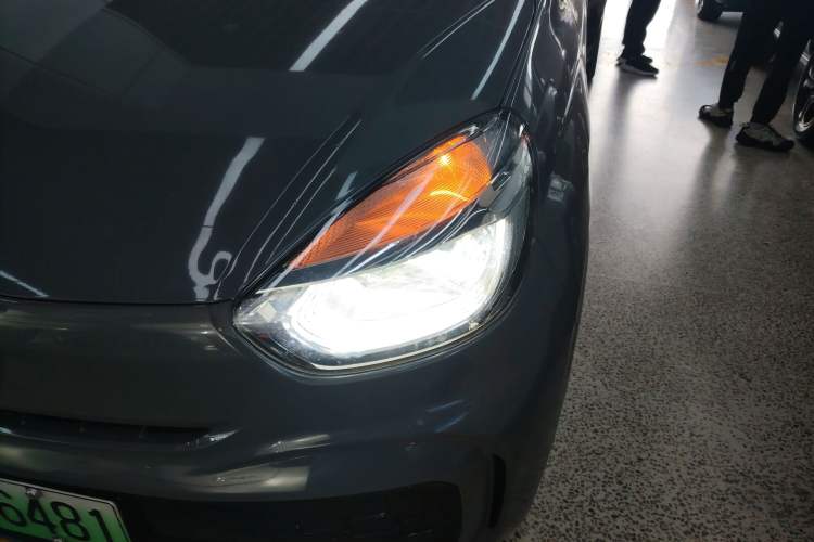 Used Roewe Clever 2021 302 km New Four-Seater Super-Efficient Version Left Front Headlight