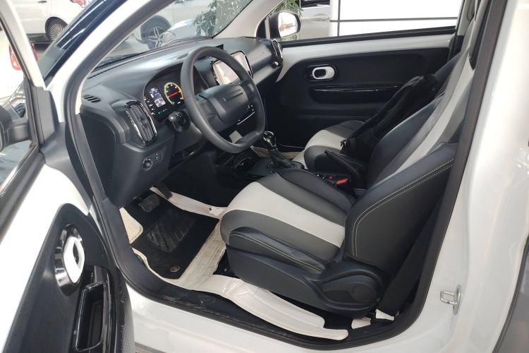 Used Roewe Clever 2021 302 km New Four-Seater Super-Efficient Version Left Front Seat