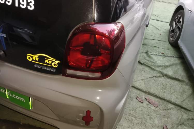 Used Roewe Clever 2021 302 km New Four-Seater Super-Efficient Version Right Rear Taillight