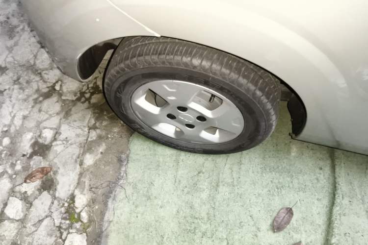 Used Roewe Clever 2021 302 km New Four-Seater Super-Efficient Version Right Rear Wheel Hub