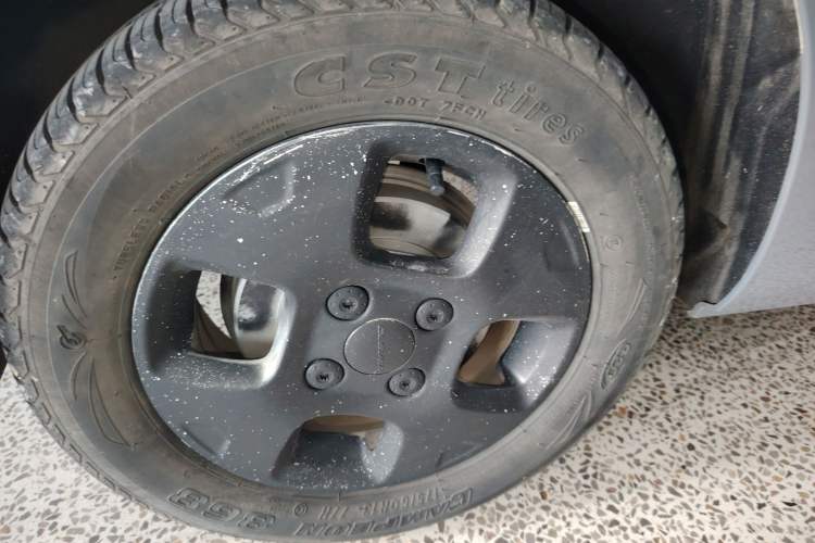 Used Roewe Clever 2021 302 km New Four-Seater Super-Efficient Version Right Rear Wheel Hub