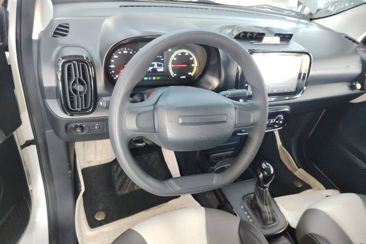 Used Roewe Clever 2021 302 km New Four-Seater Super-Efficient Version Steering Wheel