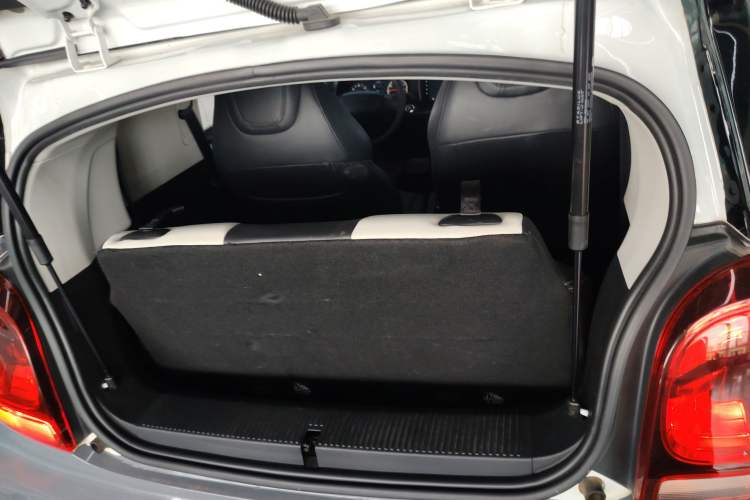 Used Roewe Clever 2021 302 km New Four-Seater Super-Efficient Version Trunk