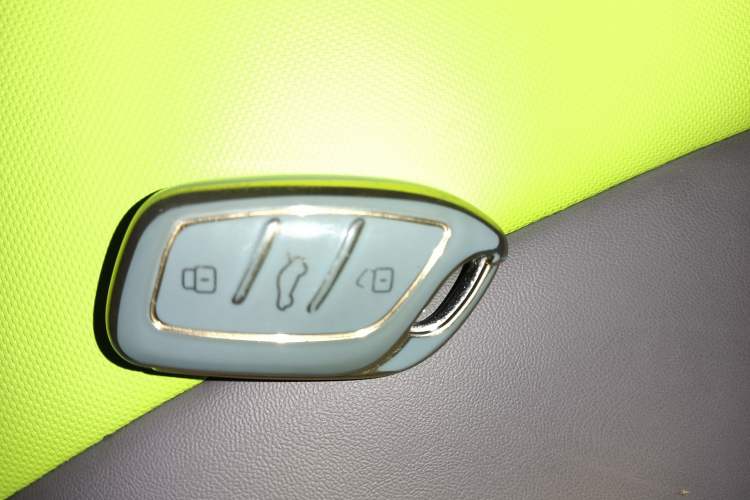Used Roewe Clever 2021 302 km New Four-Seater Super-Efficient Version Vehicle Key