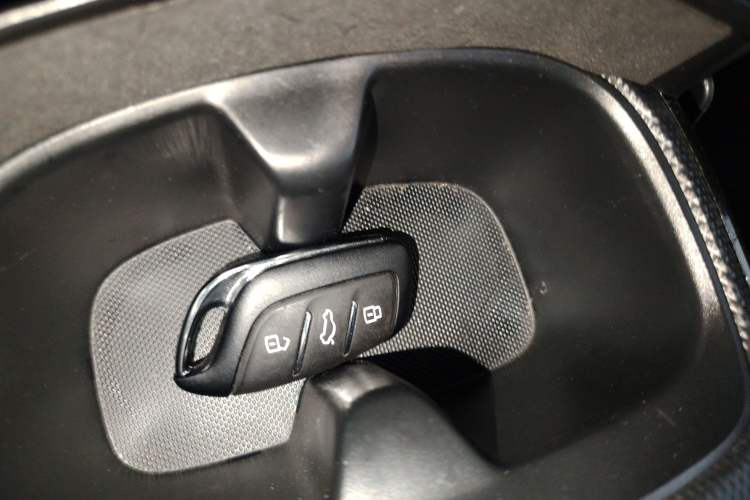 Used Roewe Clever 2021 302 km New Four-Seater Super-Efficient Version Vehicle Key