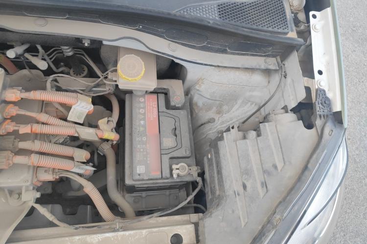 Used Roewe Clever 2021 302 km New Four-Seater Super-Efficient Version Engine Bay Left