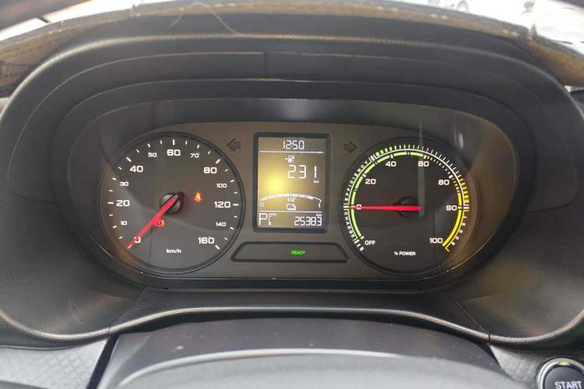 Used Roewe Clever 2021 302 km New Four-Seater Super-Efficient Version Instrument Cluster