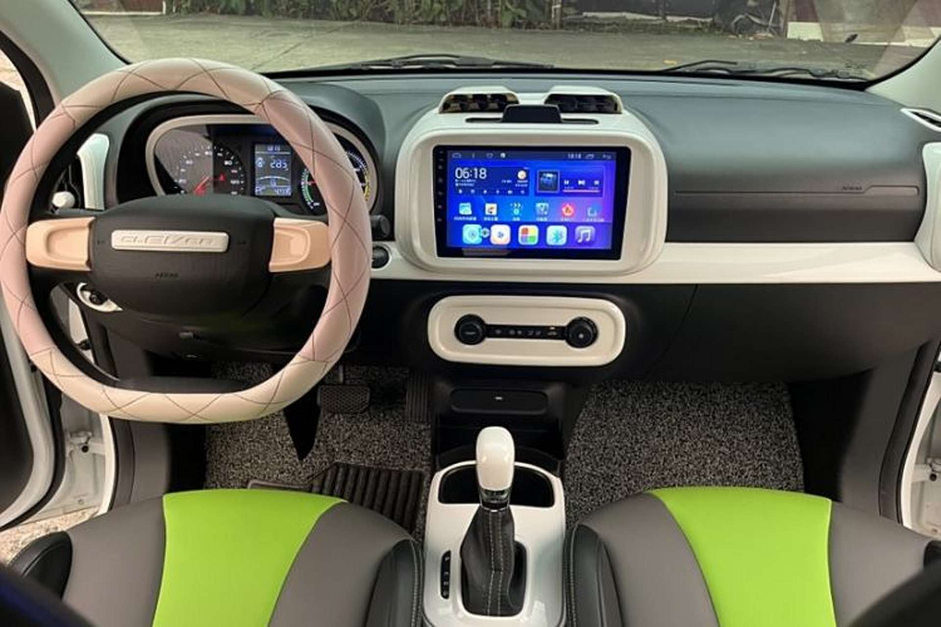 Used Roewe Clever 2021 302 km New Four-Seater Super-Efficient Version Instrument Cluster