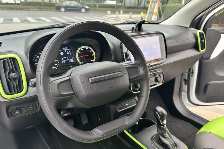 Used Roewe Clever 2021 302 km New Four-Seater Super-Efficient Version Interior 1