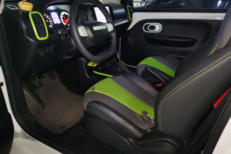 Used Roewe Clever 2021 302 km New Four-Seater Super-Efficient Version Interior 3