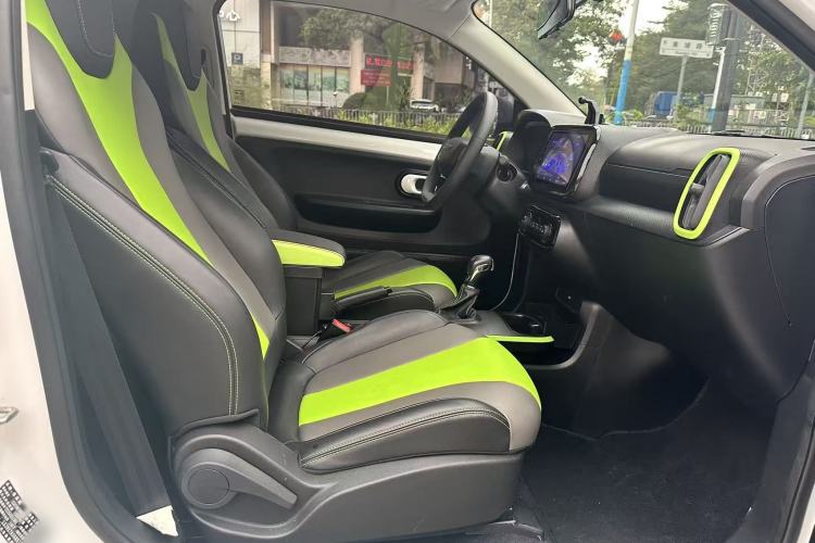 Used Roewe Clever 2021 302 km New Four-Seater Super-Efficient Version Interior 3