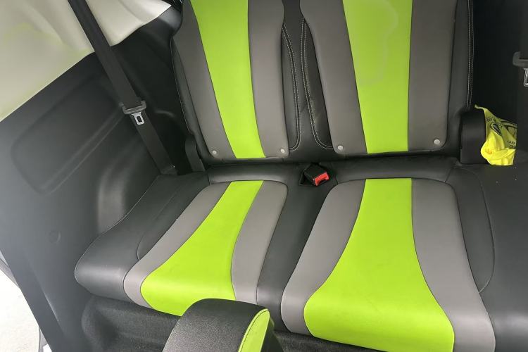 Used Roewe Clever 2021 302 km New Four-Seater Super-Efficient Version Interior 4