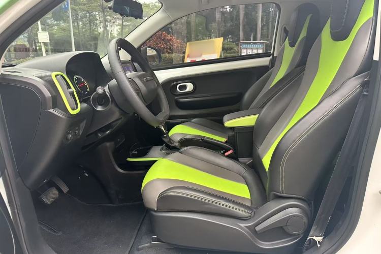 Used Roewe Clever 2021 302 km New Four-Seater Super-Efficient Version Interior 5
