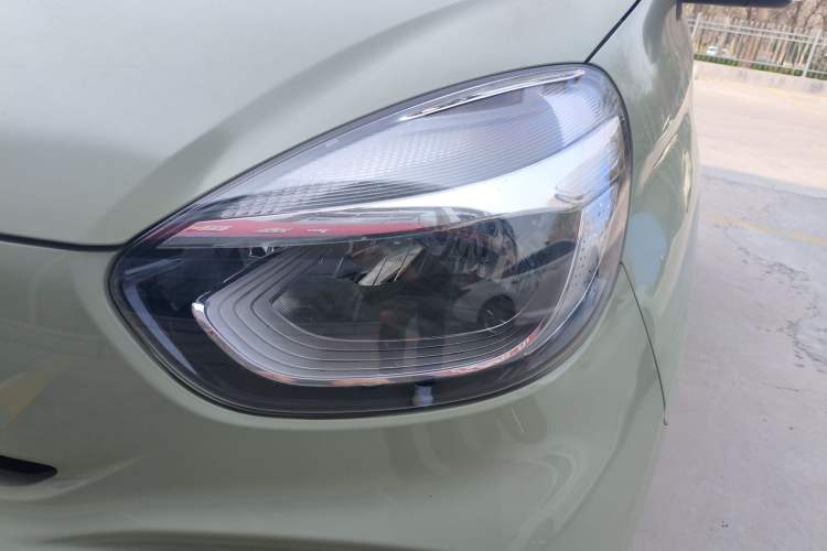 Used Roewe Clever 2021 302 km New Four-Seater Super-Efficient Version Left Front Headlight