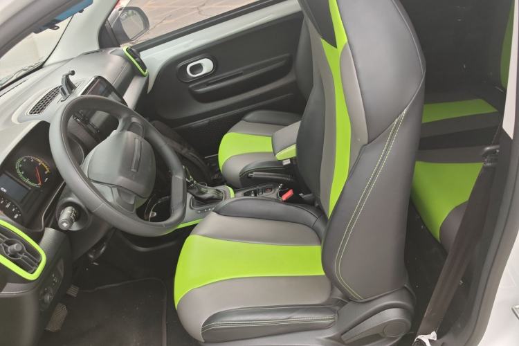 Used Roewe Clever 2021 302 km New Four-Seater Super-Efficient Version Left Front Seat
