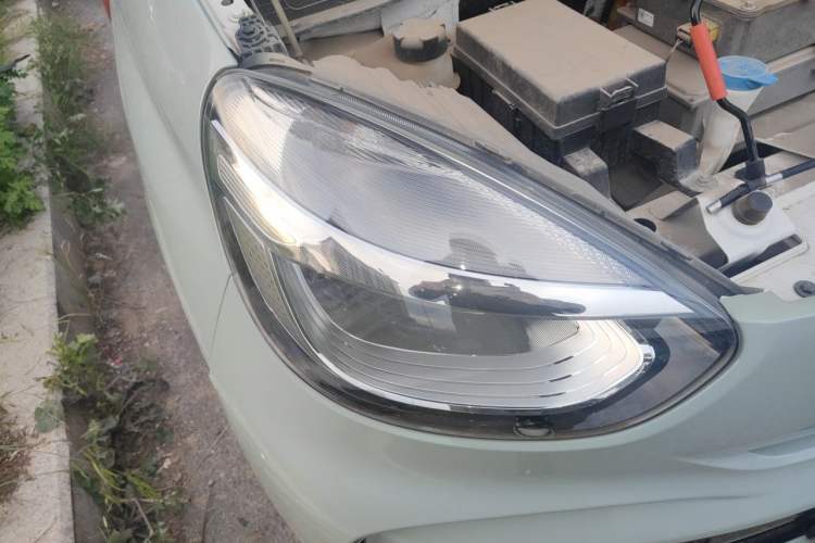 Used Roewe Clever 2021 302 km New Four-Seater Super-Efficient Version Right Front Headlight