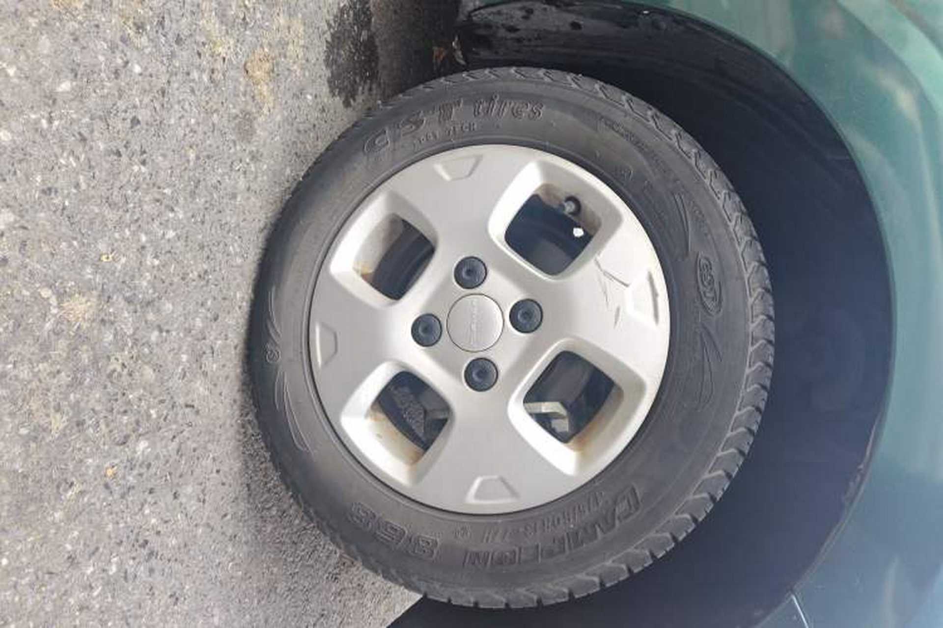 Used Roewe Clever 2021 302 km New Four-Seater Super-Efficient Version Right Front Wheel Hub