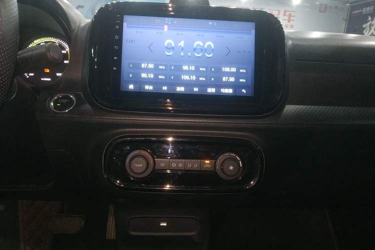 Used Roewe Clever 2021 302 km New Four-Seater Super-Efficient Version Audio And AC Panel