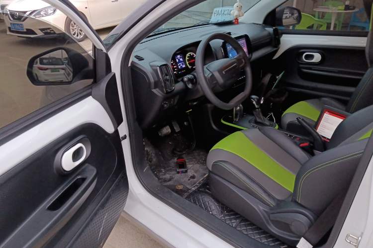 Used Roewe Clever 2021 302 km New Four-Seater Super-Efficient Version Driver Seat