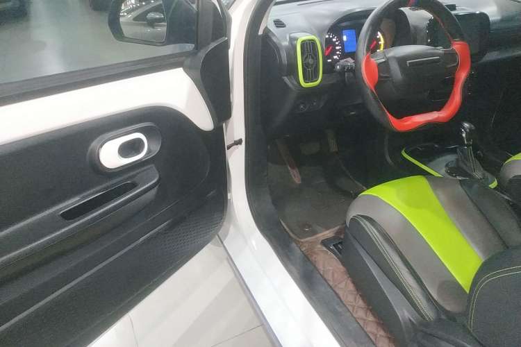 Used Roewe Clever 2021 302 km New Four-Seater Super-Efficient Version Driver Seat