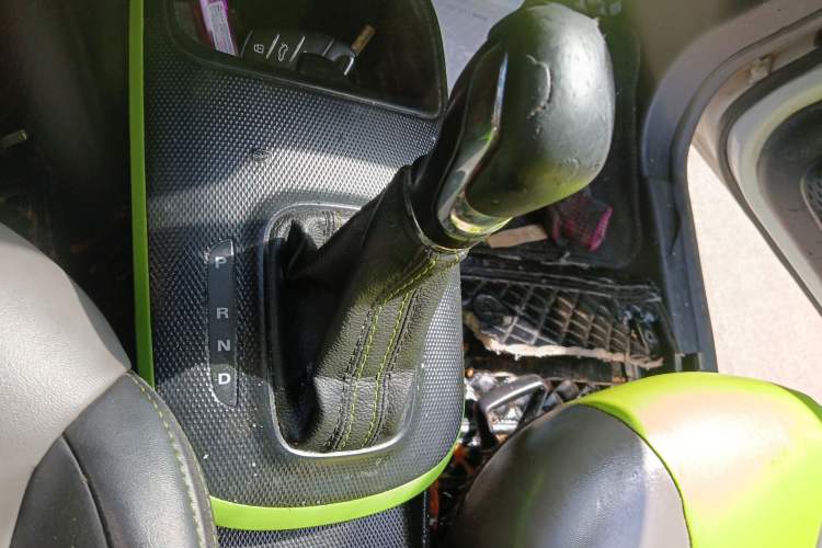 Used Roewe Clever 2021 302 km New Four-Seater Super-Efficient Version Gear Lever