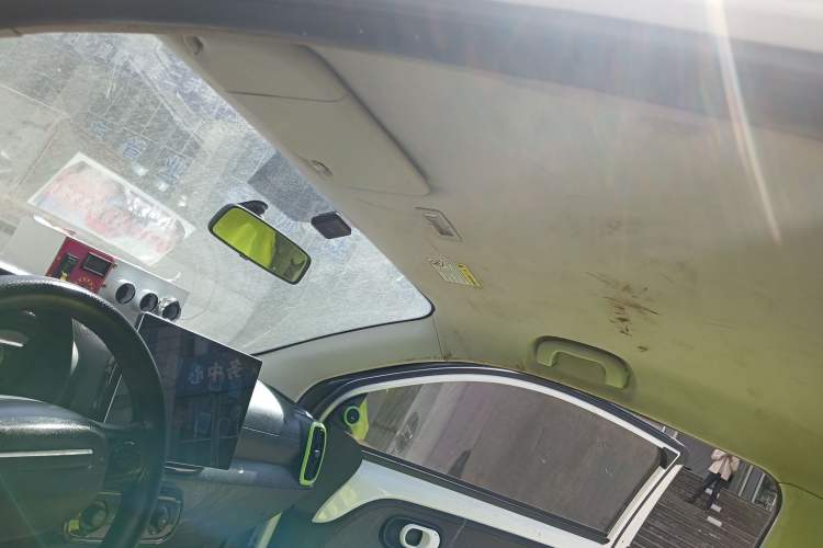 Used Roewe Clever 2021 302 km New Four-Seater Super-Efficient Version Headliner