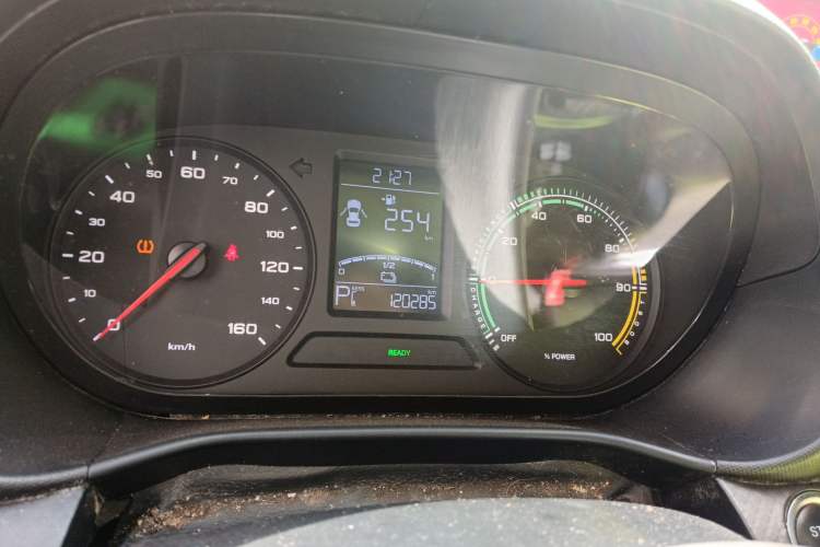 Used Roewe Clever 2021 302 km New Four-Seater Super-Efficient Version Instrument Cluster