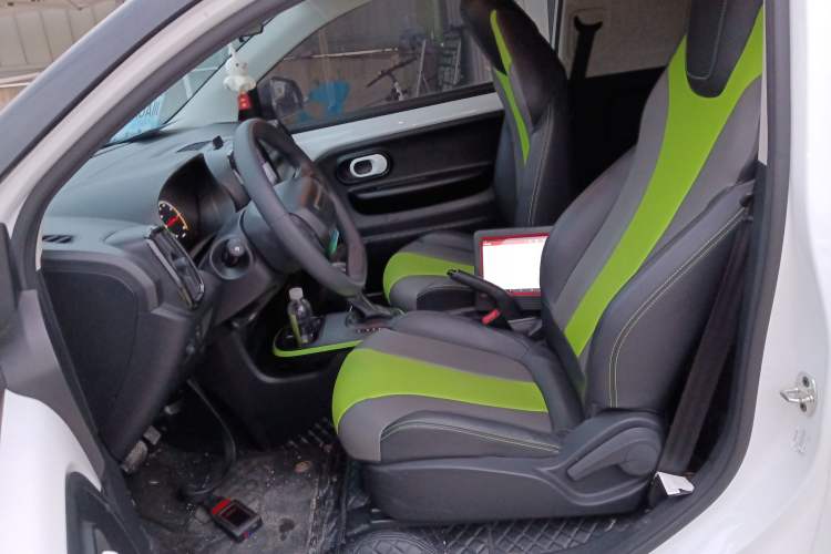 Used Roewe Clever 2021 302 km New Four-Seater Super-Efficient Version Left Front Seat