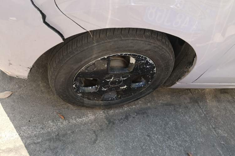 Used Roewe Clever 2021 302 km New Four-Seater Super-Efficient Version Left Front Wheel Hub