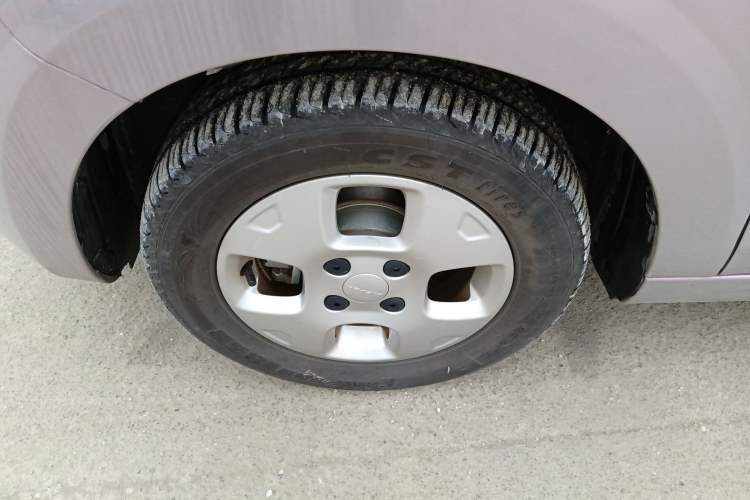 Used Roewe Clever 2021 302 km New Four-Seater Super-Efficient Version Left Front Wheel Hub