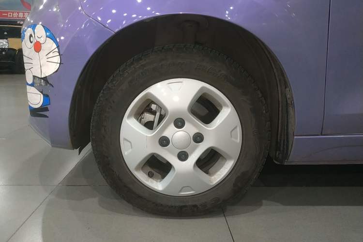 Used Roewe Clever 2021 302 km New Four-Seater Super-Efficient Version Left Front Wheel Hub