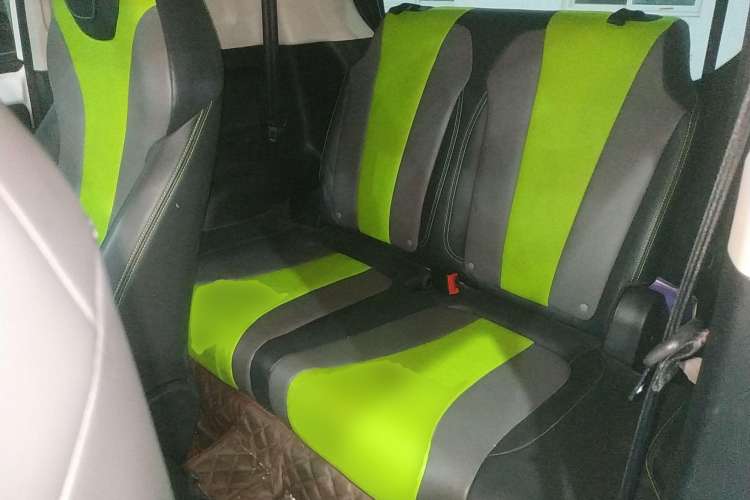 Used Roewe Clever 2021 302 km New Four-Seater Super-Efficient Version Left Rear Seat
