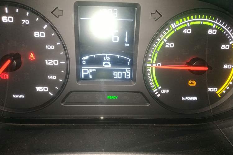 Used Roewe Clever 2021 302 km New Four-Seater Super-Efficient Version Odometer Close Up