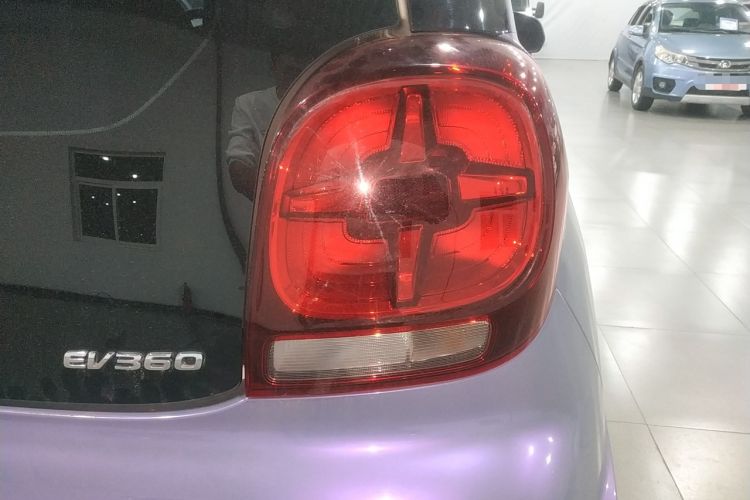Used Roewe Clever 2021 302 km New Four-Seater Super-Efficient Version Right Rear Taillight