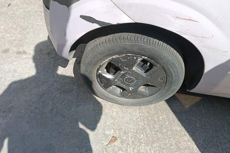 Used Roewe Clever 2021 302 km New Four-Seater Super-Efficient Version Right Rear Wheel Hub