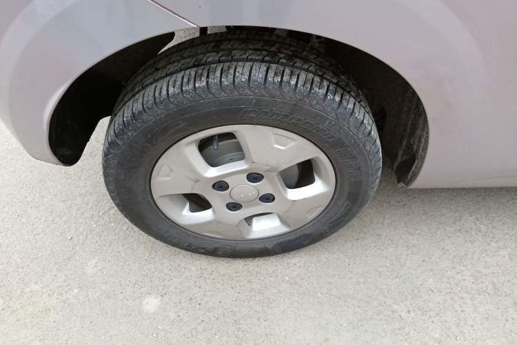 Used Roewe Clever 2021 302 km New Four-Seater Super-Efficient Version Right Rear Wheel Hub