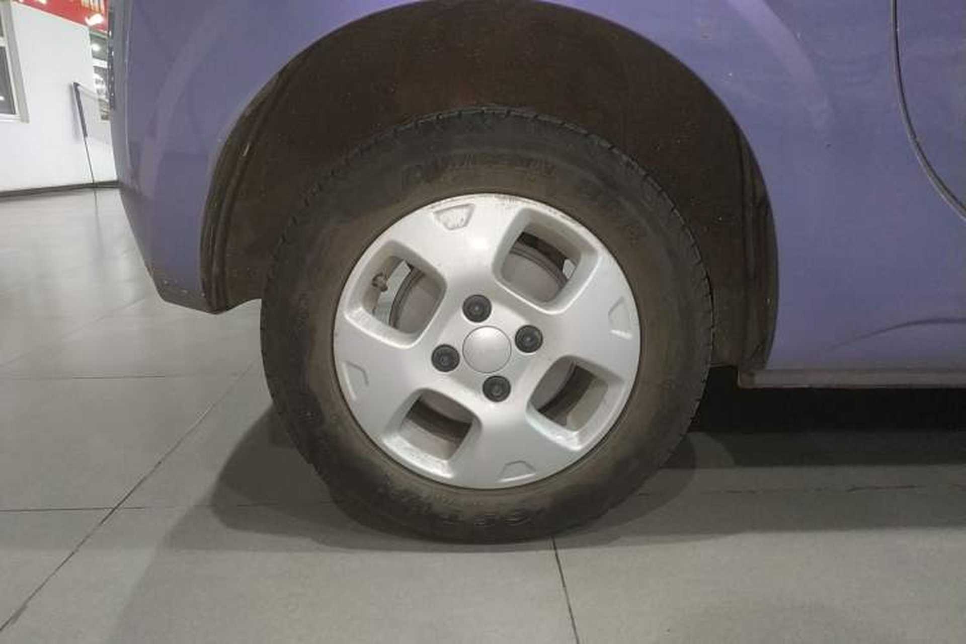 Used Roewe Clever 2021 302 km New Four-Seater Super-Efficient Version Right Rear Wheel Hub