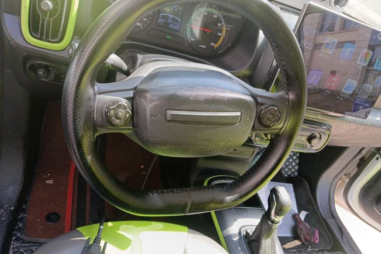 Used Roewe Clever 2021 302 km New Four-Seater Super-Efficient Version Steering Wheel