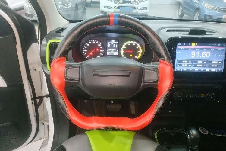 Used Roewe Clever 2021 302 km New Four-Seater Super-Efficient Version Steering Wheel