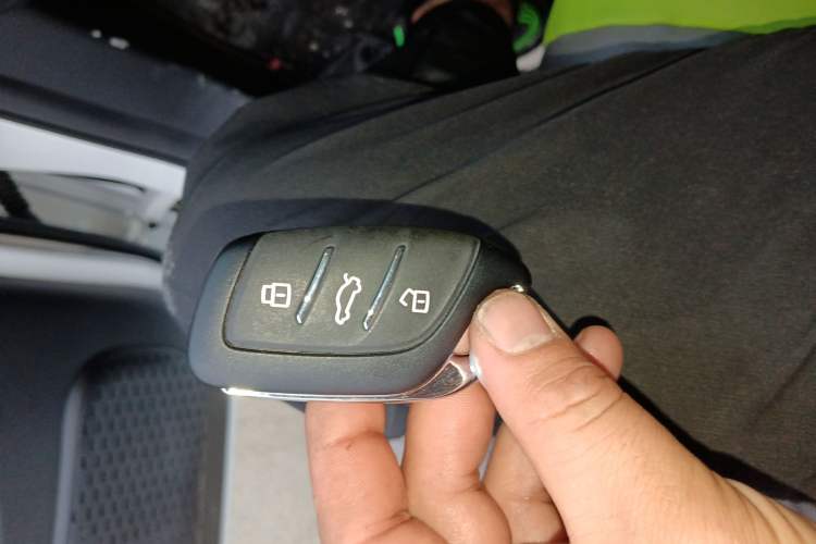 Used Roewe Clever 2021 302 km New Four-Seater Super-Efficient Version Vehicle Key