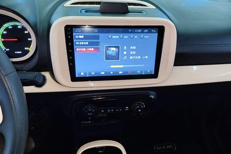 Used Roewe Clever 2021 302 km New Four-Seater Super-Efficient Version Audio And AC Panel