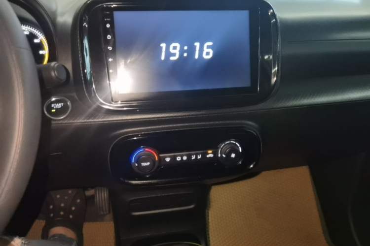 Used Roewe Clever 2021 302km All-Round Version Audio And AC Panel