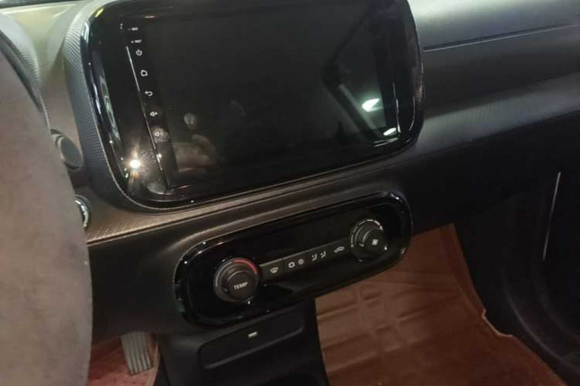Used Roewe Clever 2021 302 km New Four-Seater Super-Efficient Version Audio And AC Panel