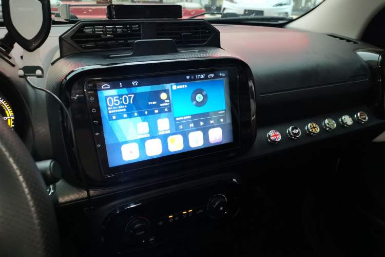 Used Roewe Clever 2021 302 km New Four-Seater Super-Efficient Version Audio And AC Panel