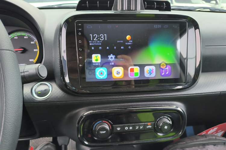 Used Roewe Clever 2021 302 km New Four-Seater Super-Efficient Version Audio And AC Panel