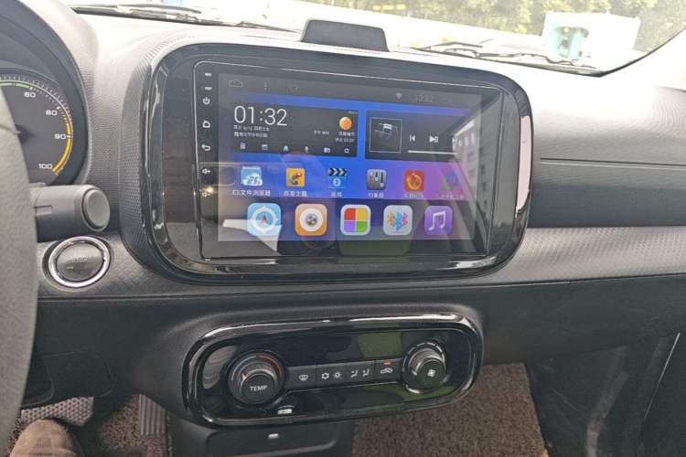 Used Roewe Clever 2021 302 km New Four-Seater Super-Efficient Version Audio And AC Panel